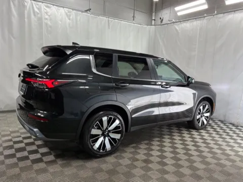 Another view of 2027 Mitsubishi Outlander SE for sale in Countryside, IL at Countryside Mitsubishi