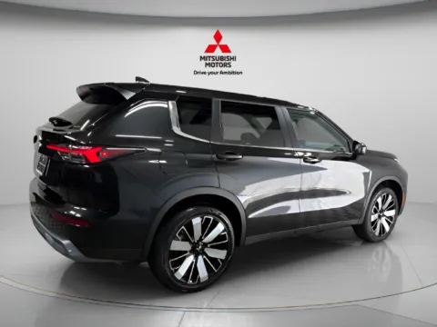 Another view of 2027 Mitsubishi Outlander SE for sale in Countryside, IL at Countryside Mitsubishi