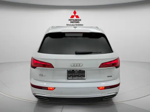 More photos of 2023 Audi Q5 45 S line Premium Plus at Jidd Motors Mitsubishi, IL