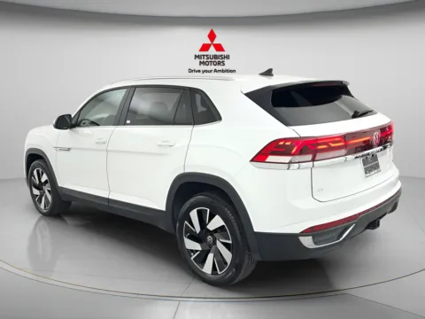 More photos of 2025 Volkswagen Atlas Cross Sport 2.0T SE w/Technology at Jidd Motors Mitsubishi, IL