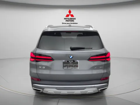 More photos of 2025 BMW X5 xDrive40i at Jidd Motors Mitsubishi, IL