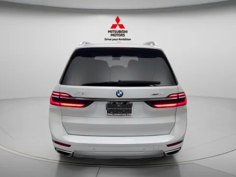 More photos of 2025 BMW X7 xDrive40i at Jidd Motors Mitsubishi, IL