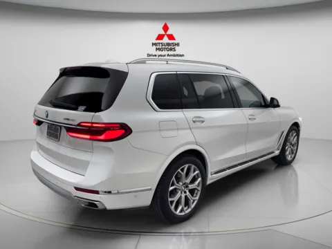 More photos of 2025 BMW X7 xDrive40i at Jidd Motors Mitsubishi, IL
