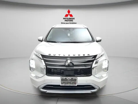 Photos of 2026 Mitsubishi Outlander SEL for sale in Des Plaines, IL at Jidd Motors Mitsubishi
