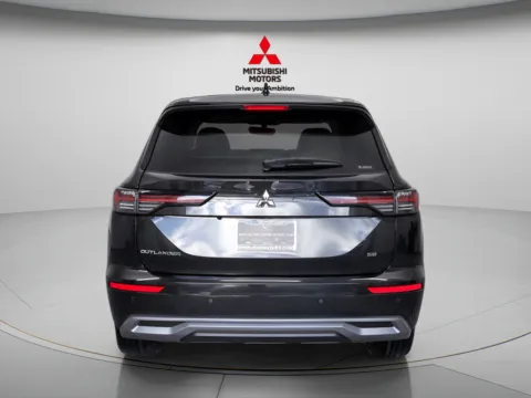 More photos of 2026 Mitsubishi Outlander SE at Jidd Motors Mitsubishi, IL