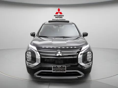 Another view of 2026 Mitsubishi Outlander SE for sale in Des Plaines, IL at Jidd Motors Mitsubishi