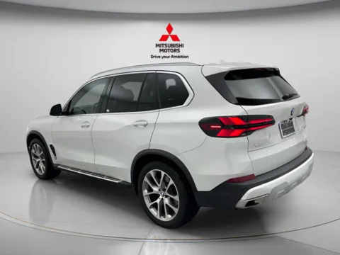More photos of 2025 BMW X5 xDrive40i at Jidd Motors Mitsubishi, IL