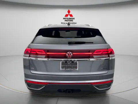 More photos of 2024 Volkswagen Atlas Cross Sport 2.0T SE w/Technology at Jidd Motors Mitsubishi, IL