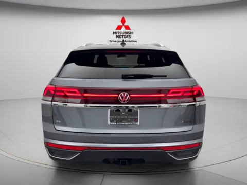 More photos of 2024 Volkswagen Atlas Cross Sport 2.0T SE w/Technology at Jidd Motors Mitsubishi, IL