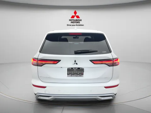 More photos of 2026 Mitsubishi Outlander SE at Jidd Motors Mitsubishi, IL