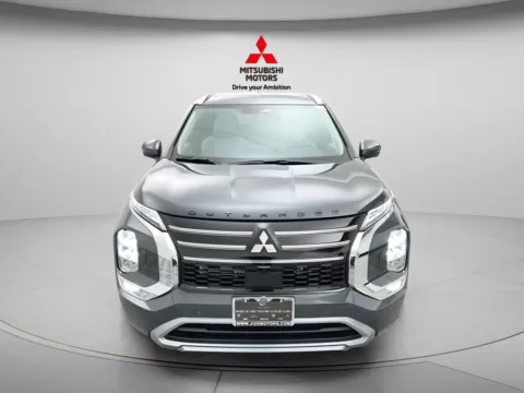 Photos of 2026 Mitsubishi Outlander SEL for sale in Des Plaines, IL at Jidd Motors Mitsubishi