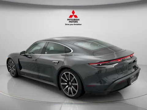 More photos of 2022 Porsche Taycan 4S at Jidd Motors Mitsubishi, IL