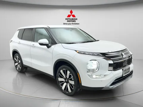 Another view of 2026 Mitsubishi Outlander SE for sale in Des Plaines, IL at Jidd Motors Mitsubishi