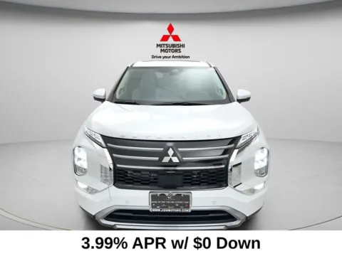 Photos of 2026 Mitsubishi Outlander SE for sale in Des Plaines, IL at Jidd Motors Mitsubishi