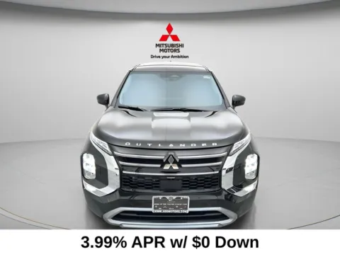 Photos of 2026 Mitsubishi Outlander SE for sale in Des Plaines, IL at Jidd Motors Mitsubishi