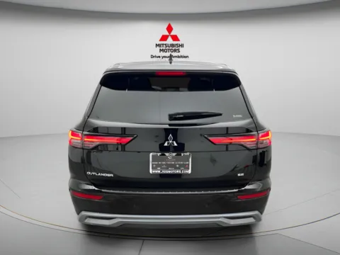 More photos of 2026 Mitsubishi Outlander SE at Jidd Motors Mitsubishi, IL
