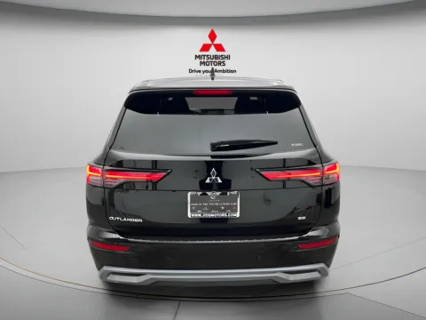 More photos of 2026 Mitsubishi Outlander SE at Jidd Motors Mitsubishi, IL