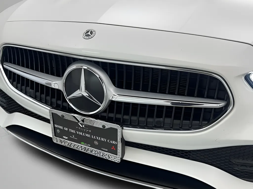 2025 Mercedes-Benz C-Class Sedan C 300 - Photo 37