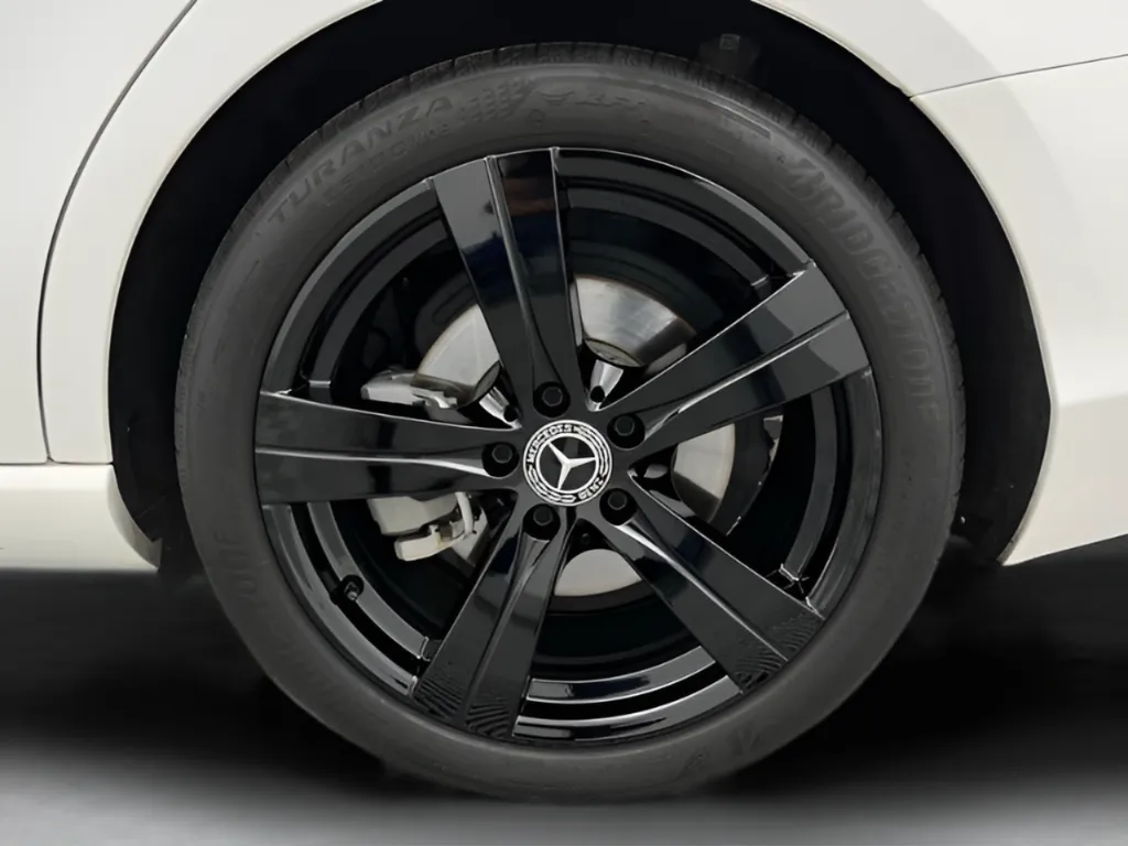 2025 Mercedes-Benz C-Class Sedan C 300 - Photo 43