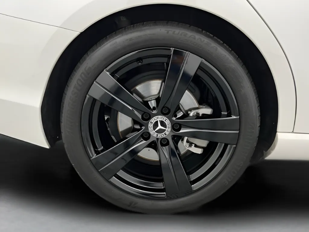 2025 Mercedes-Benz C-Class Sedan C 300 - Photo 41