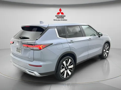 More photos of 2026 Mitsubishi Outlander SE at Jidd Motors Mitsubishi, IL