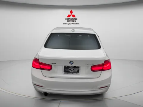 More photos of 2018 BMW 3 Series 320i xDrive at Jidd Motors Mitsubishi, IL