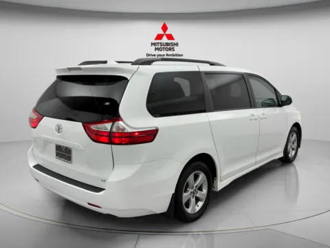 Photos of 2018 Toyota Sienna LE for sale in Des Plaines, IL at Jidd Motors Mitsubishi