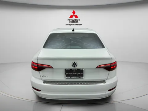 More photos of 2019 Volkswagen Jetta SEL at Jidd Motors Mitsubishi, IL