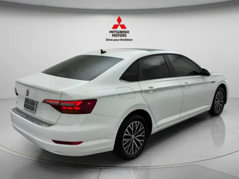 More photos of 2019 Volkswagen Jetta SEL at Jidd Motors Mitsubishi, IL
