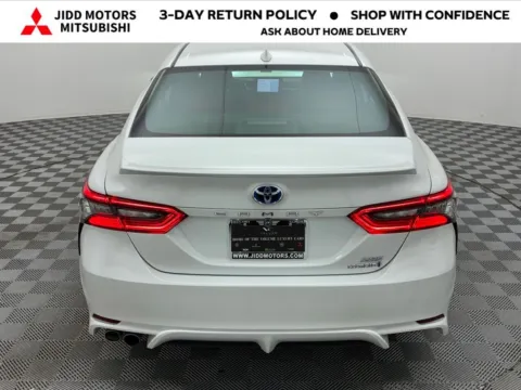 More photos of 2021 Toyota Camry Hybrid XSE at Jidd Motors Mitsubishi, IL