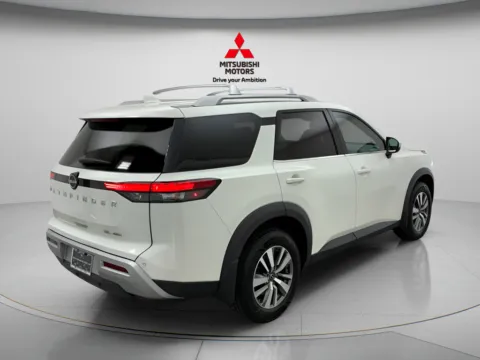 More photos of 2022 Nissan Pathfinder SL at Jidd Motors Mitsubishi, IL