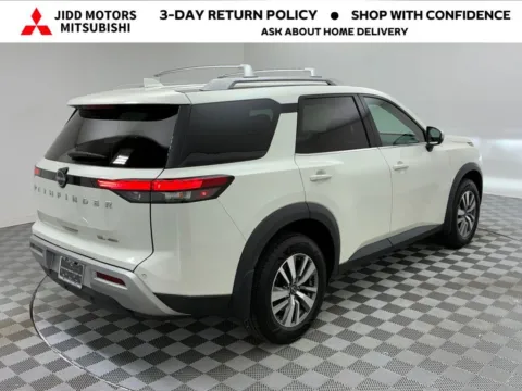 More photos of 2022 Nissan Pathfinder SL at Jidd Motors Mitsubishi, IL