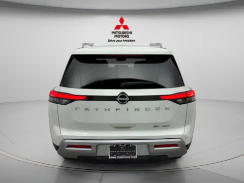 More photos of 2022 Nissan Pathfinder SL at Jidd Motors Mitsubishi, IL