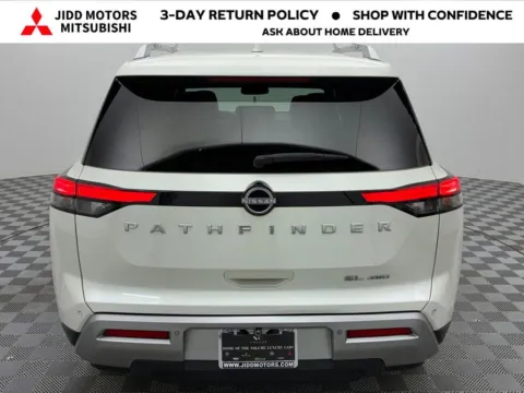 More photos of 2022 Nissan Pathfinder SL at Jidd Motors Mitsubishi, IL