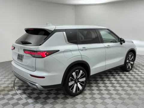 Another view of 2025 Mitsubishi Outlander SE for sale in Des Plaines, IL at Jidd Motors Mitsubishi