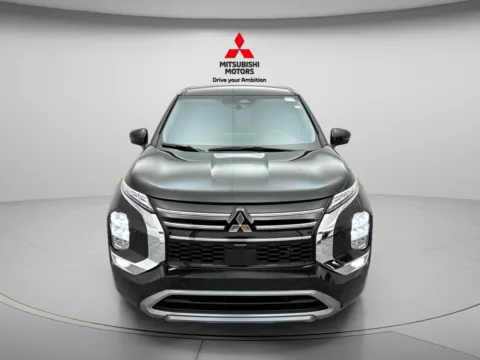 Photos of 2025 Mitsubishi Outlander SE for sale in Des Plaines, IL at Jidd Motors Mitsubishi