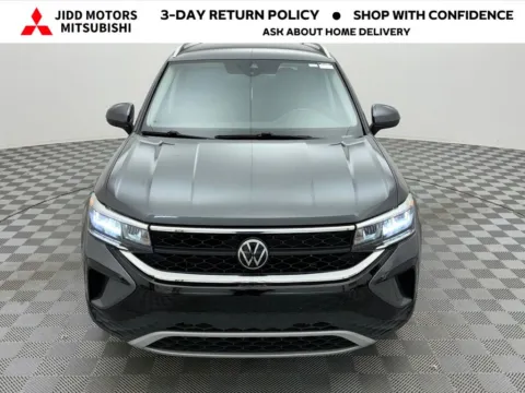 Photos of 2024 Volkswagen Taos 1.5T SE for sale in Des Plaines, IL at Jidd Motors Mitsubishi