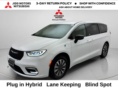 White 2024 Chrysler Pacifica Hybrid Select for sale in Des Plaines, IL