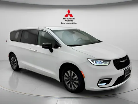 Another view of 2024 Chrysler Pacifica Hybrid Select for sale in Des Plaines, IL at Jidd Motors Mitsubishi