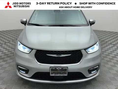 Photos of 2023 Chrysler Pacifica Hybrid Limited for sale in Des Plaines, IL at Jidd Motors Mitsubishi