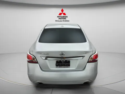 More photos of 2015 Nissan Altima 2.5 SV at Jidd Motors Mitsubishi, IL