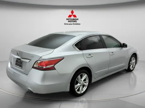 More photos of 2015 Nissan Altima 2.5 SV at Jidd Motors Mitsubishi, IL