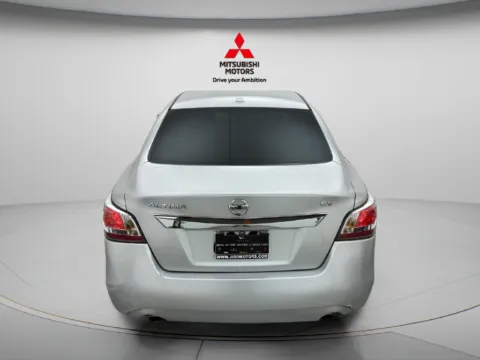 More photos of 2015 Nissan Altima 2.5 SV at Jidd Motors Mitsubishi, IL