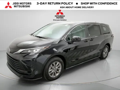 Another view of 2025 Toyota Sienna LE for sale in Des Plaines, IL at Jidd Motors Mitsubishi