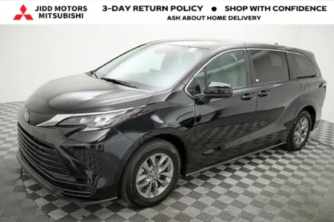 Another view of 2025 Toyota Sienna LE for sale in Des Plaines, IL at Jidd Motors Mitsubishi
