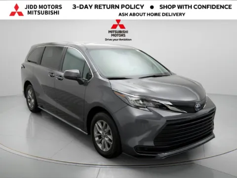 More photos of 2025 Toyota Sienna LE at Jidd Motors Mitsubishi, IL