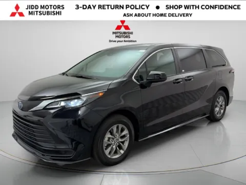 Black 2025 Toyota Sienna LE for sale in Des Plaines, IL