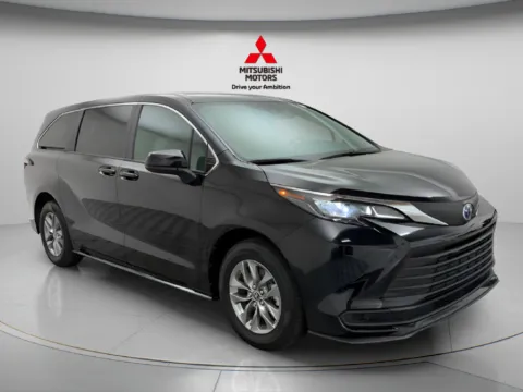 Another view of 2025 Toyota Sienna LE for sale in Des Plaines, IL at Jidd Motors Mitsubishi