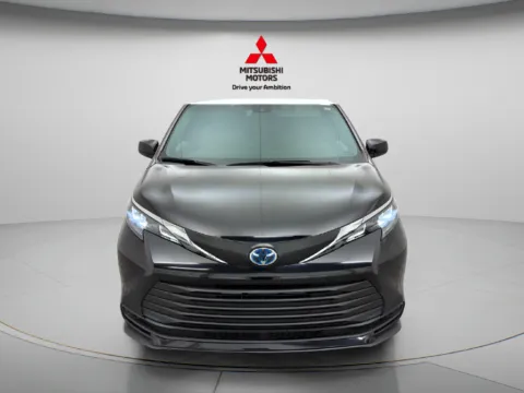 Photos of 2025 Toyota Sienna LE for sale in Des Plaines, IL at Jidd Motors Mitsubishi