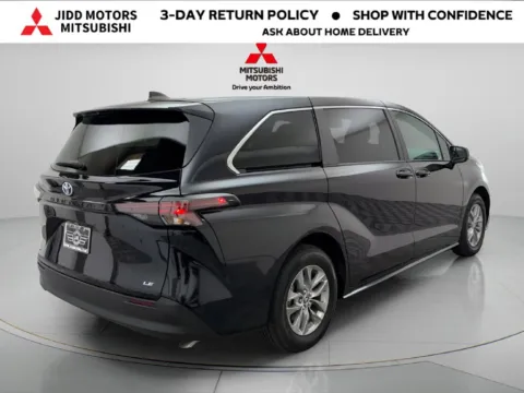 More photos of 2025 Toyota Sienna LE at Jidd Motors Mitsubishi, IL